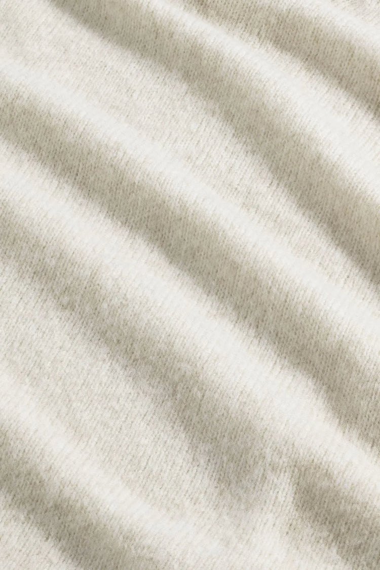 Beige herr stickad tröja i mjukt tyg med subtil struktur – Holmens Herr