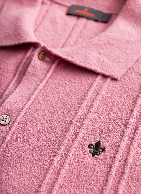 Clayton rosa stickad kortärmad skjorta herr, broderad detalj