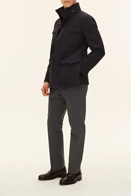Oscar Jacobson herr jacka i marinblått, stilren M65 field jacket med fickor framtill