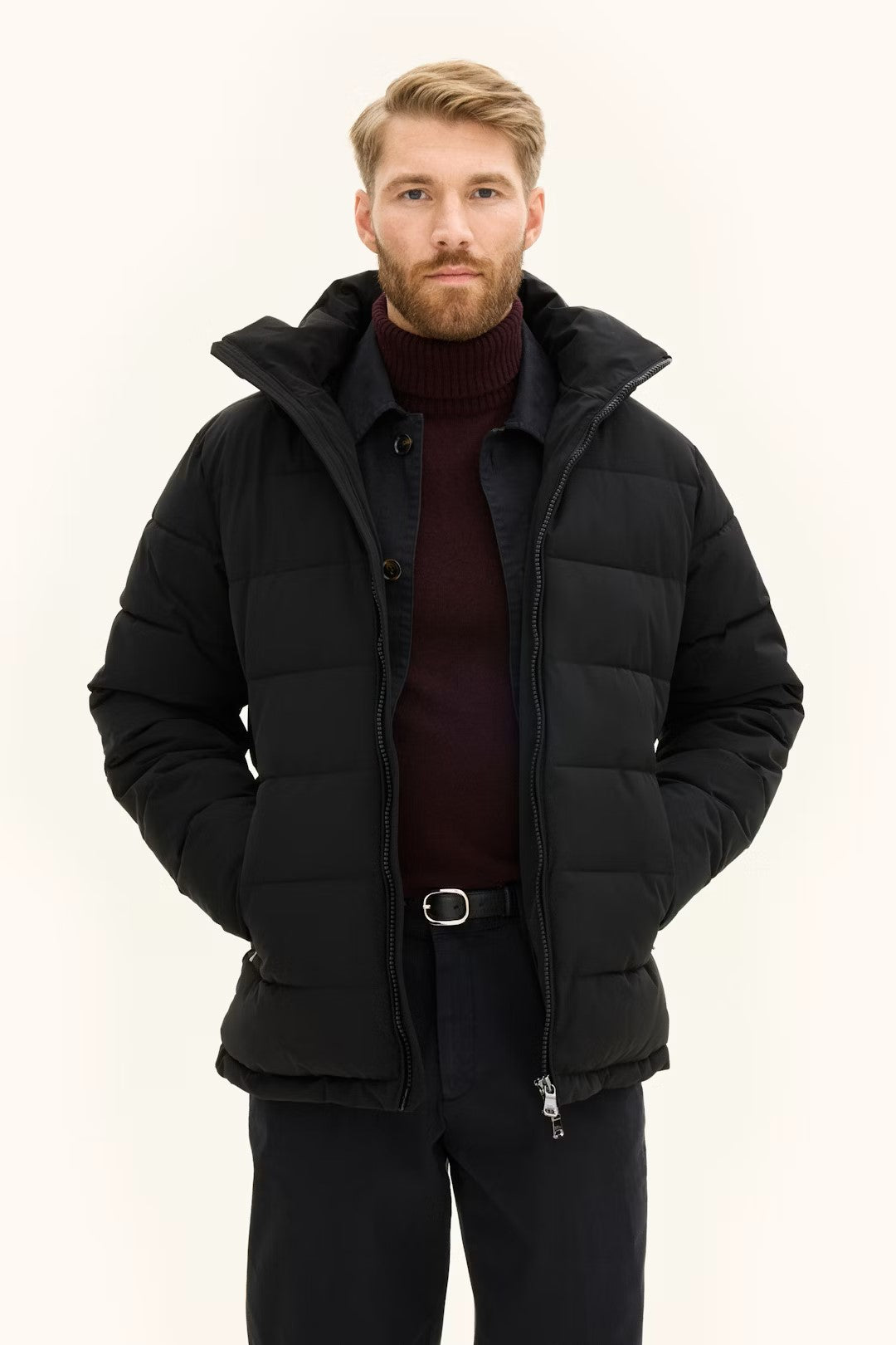 https://holmensherr.se/cdn/shop/files/3157_Oscar-Jacobson_Hooded-Puffer-Jacket_Black_83921235_310_List1-custom.jpg?v=1757410797&width=3000