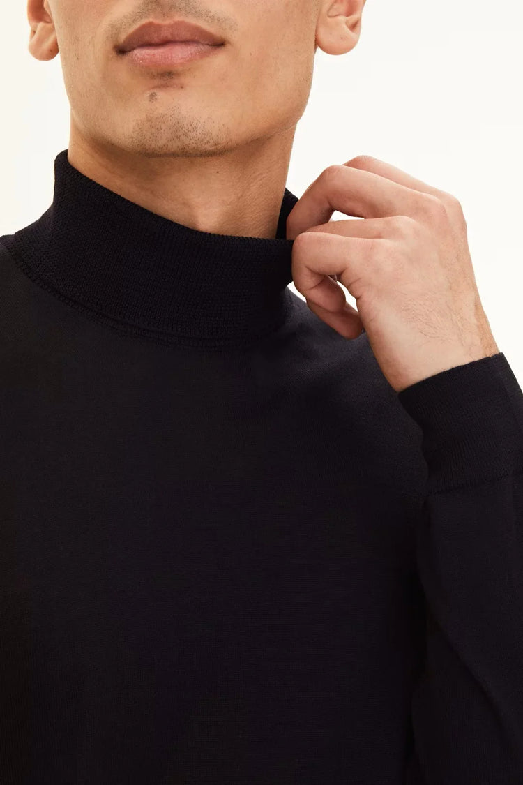 Marcel Rollneck herr polotröja – mörkblå stickad tröja med hög krage