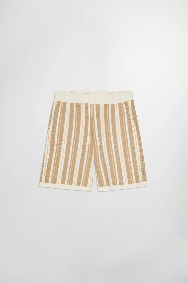 Beige och vita randiga stickade herrshorts med resår och dragsko i midjan.