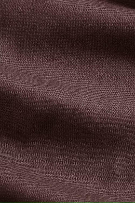 Brun tygstruktur i närbild, klassisk herrkläder textil, vävd yta