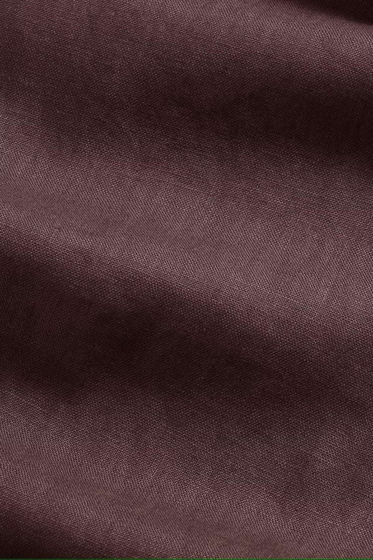 Brun tygstruktur i närbild, klassisk herrkläder textil, vävd yta