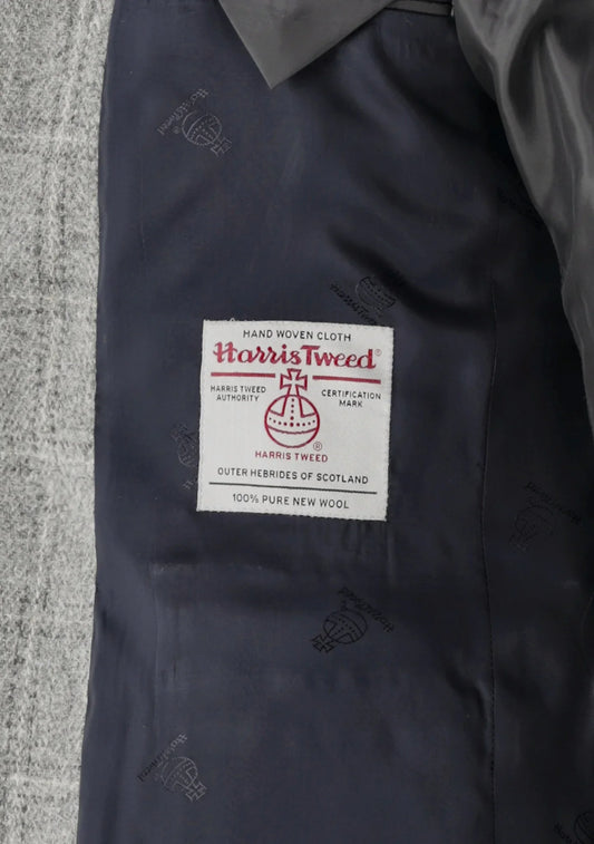 Närbild på Harris Tweed-certifiering i grå herrkavaj, 100% ull, hög kvalitet