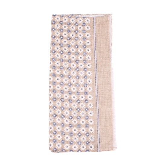 Beige herrsjal med blåvit blommönster, klassisk accessoar för män