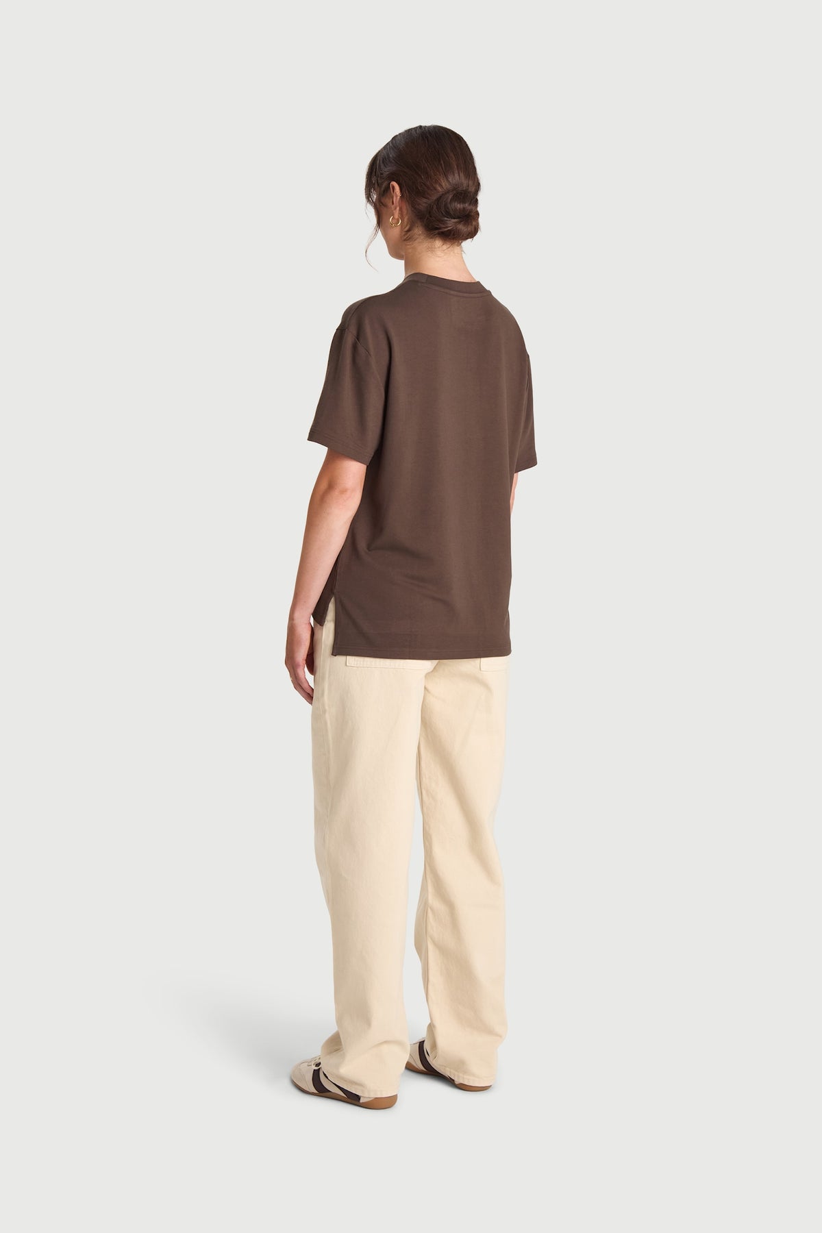 Boxy t-shirt i viskosjersey - Espresso – detalj