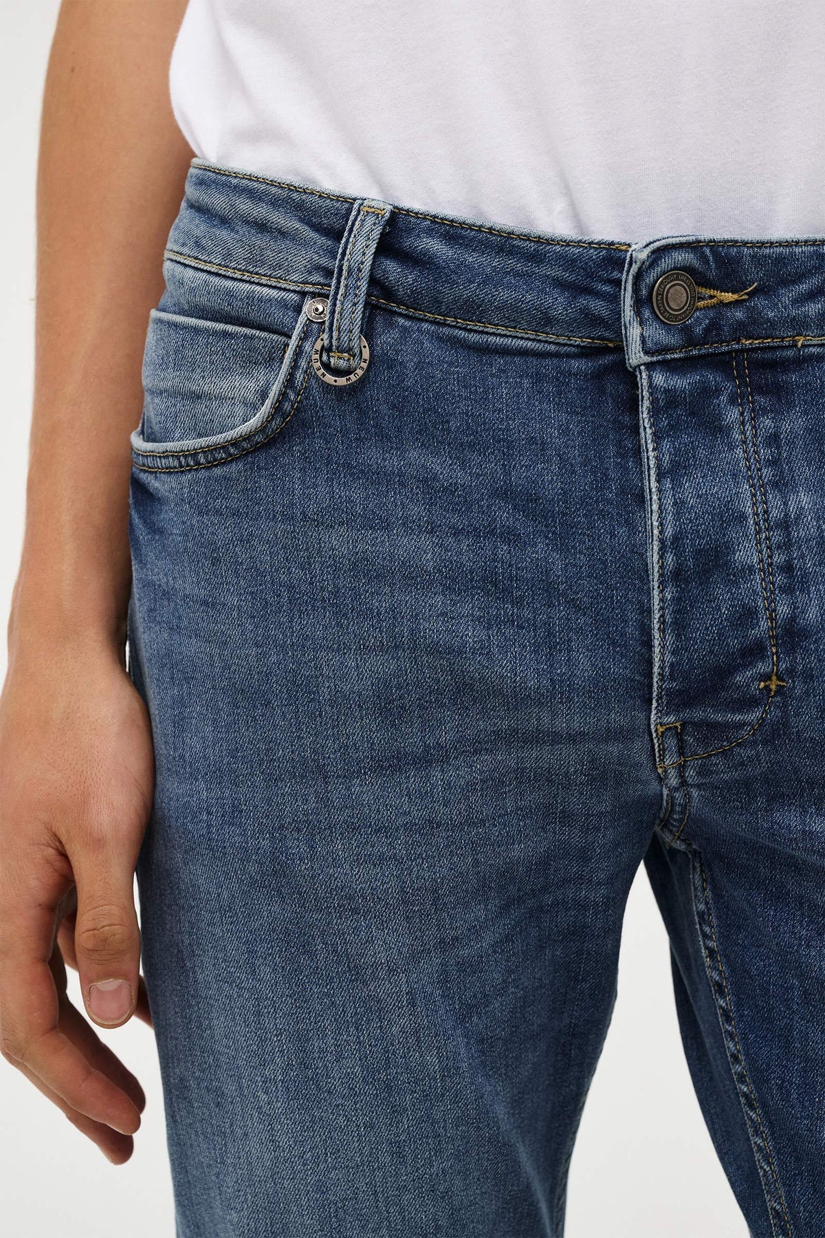 Neuw Lou Slim Destination Jeans - Mellanblå – detalj