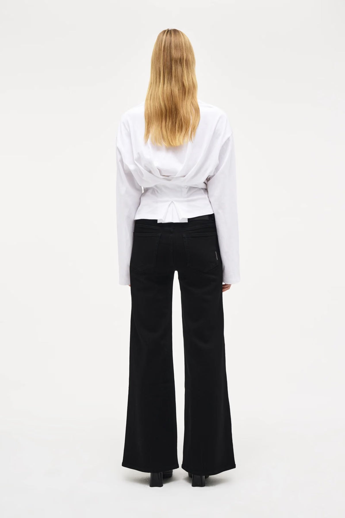 Eva Wide Sombre - Sharp Black