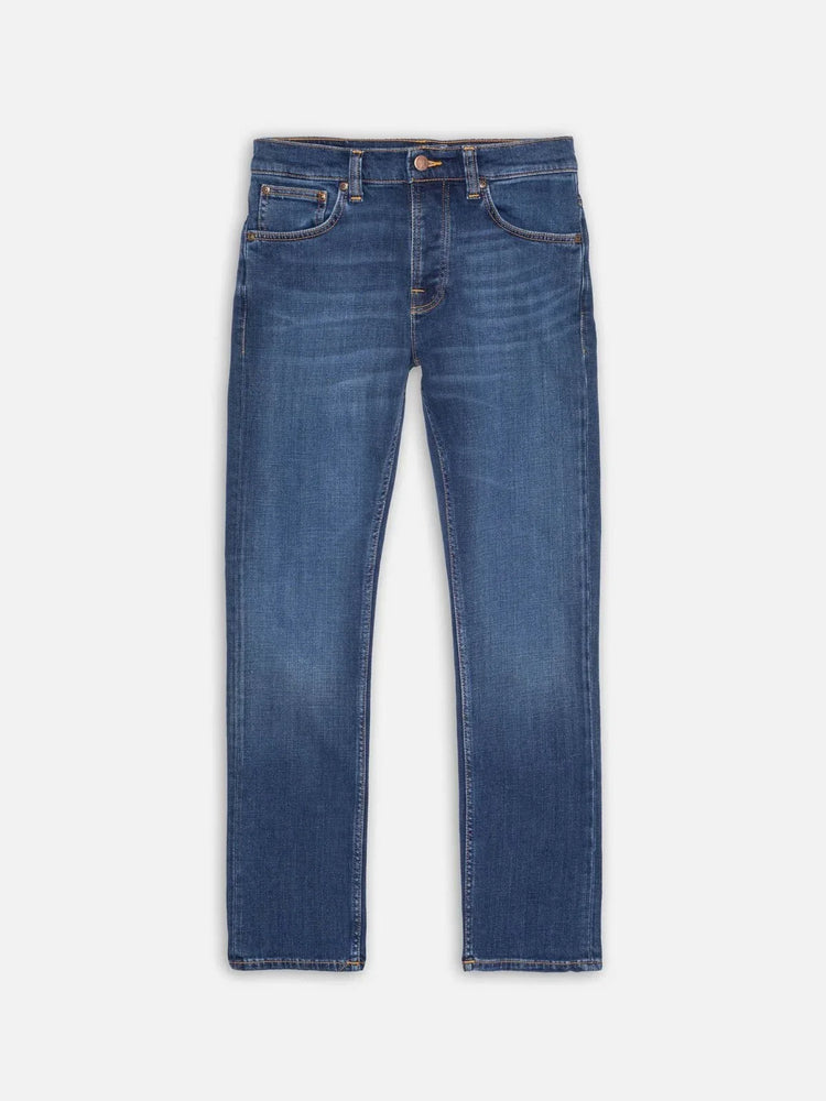 Herrjeans i mellanblå denim, rak passform, klassisk femficksdesign, flatlay-bild