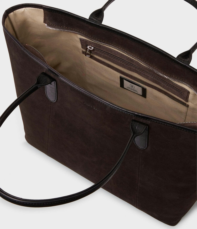 Parisa Toteväska - Dk.Brown