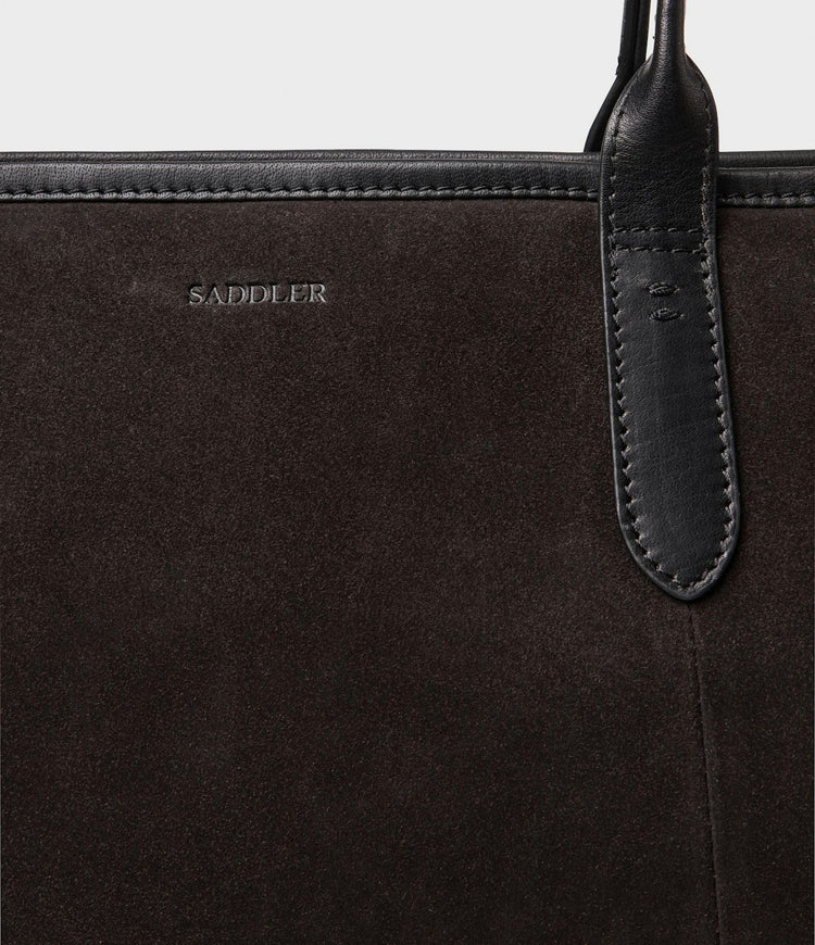 Parisa Toteväska - Dk.Brown