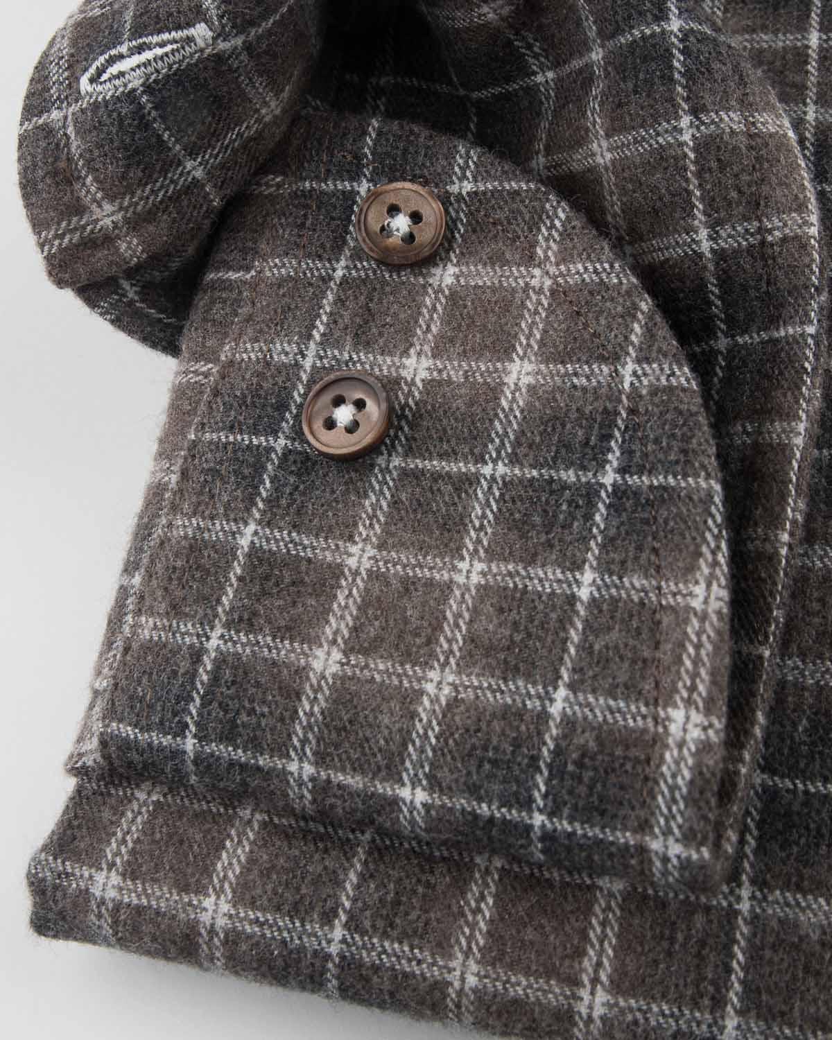 Brun rutig flanellskjorta Casual fit - Chestnut Brown – detalj manschett