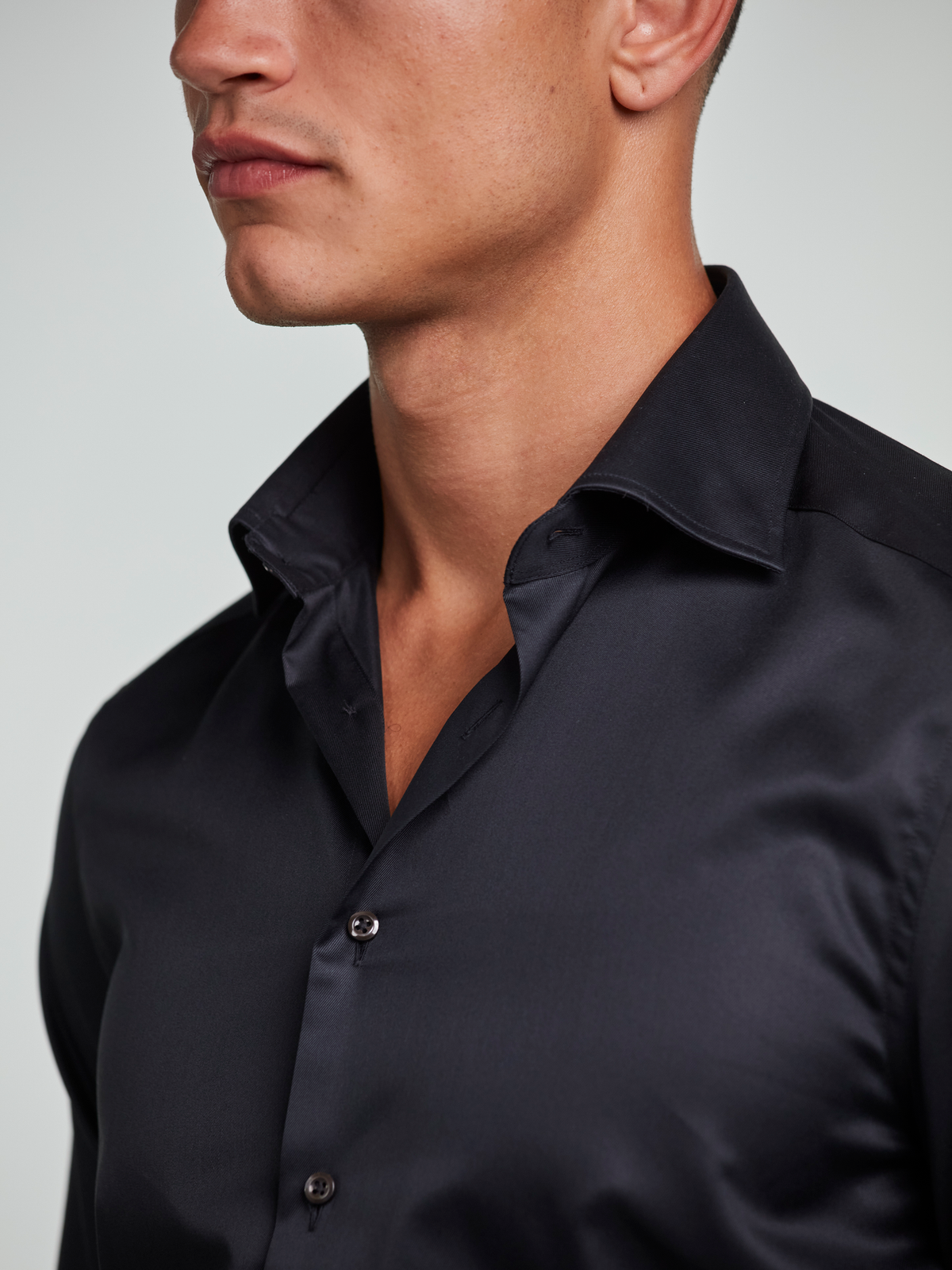 Twillskjorta Slimline - Svart – modellbild
