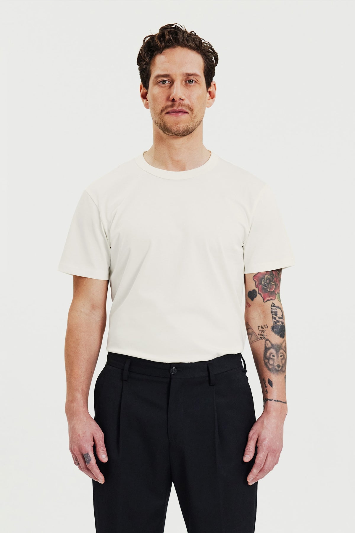 T-shirt i pimabomull med rund hals - Elfenben – framsida
