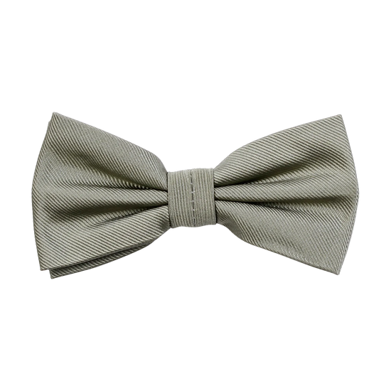 Olivgrön fluga i siden med diskret struktur, klassiskt herrmodeaccessoar.