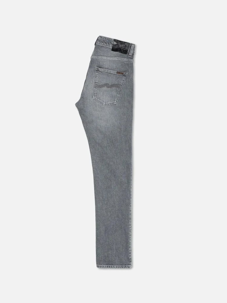 Grå herrjeans i denim, liggande med synlig bakficka och rak passform.