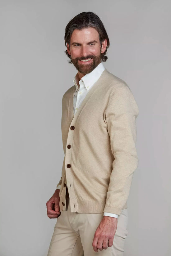 Knitwear Sleek Cardigan sand herrkofta med knappar