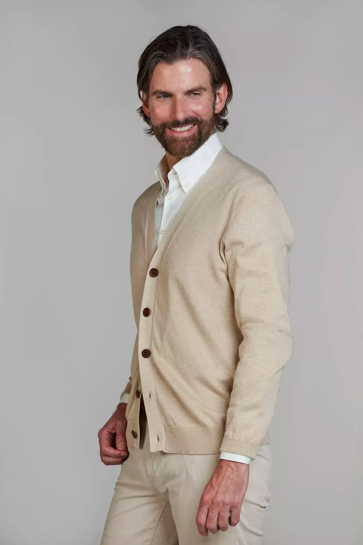Knitwear Sleek Cardigan sand herrkofta med knappar