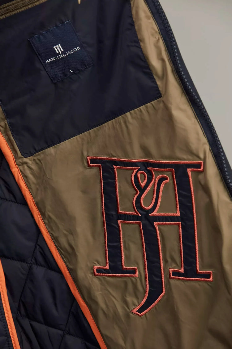 Hansen & Jacob Coredo quiltad väst navy detalj av insidan herrplagg