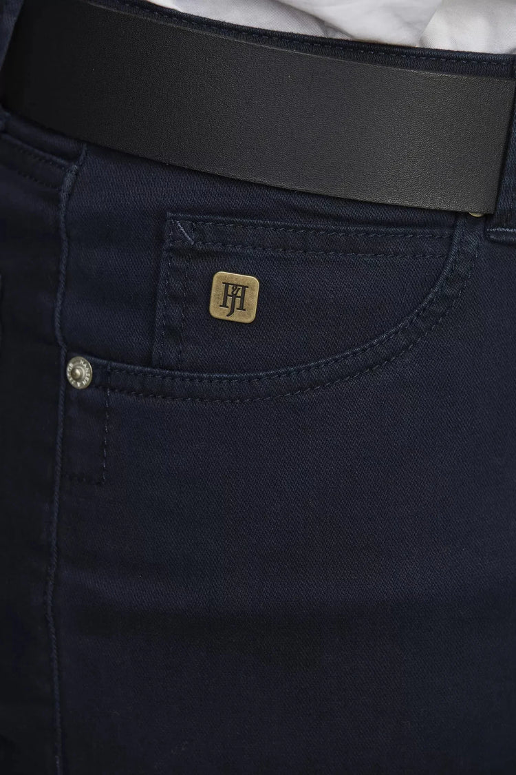 Trousers herr byxa – Holmens Herr, detaljbild på mörkblå ficka med knapp och bälte