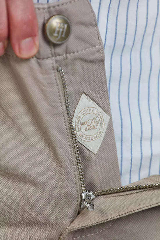 HJ beige chino byxor herr med dragkedja och knapp