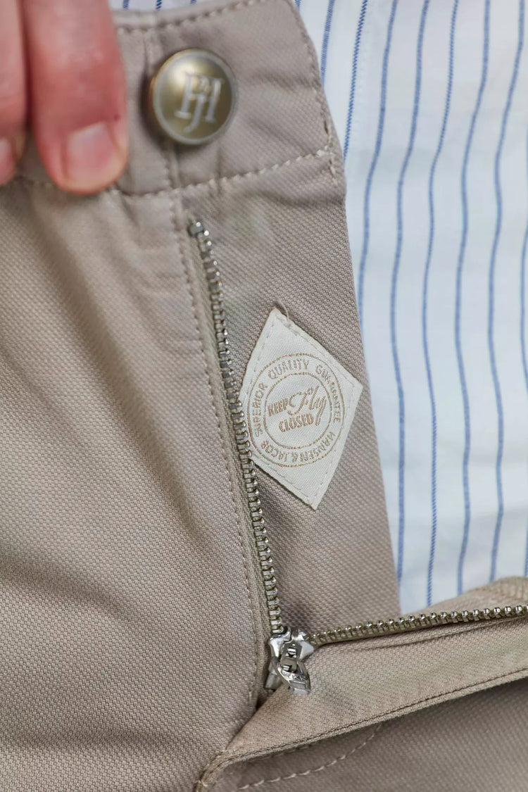 HJ beige chino byxor herr med dragkedja och knapp