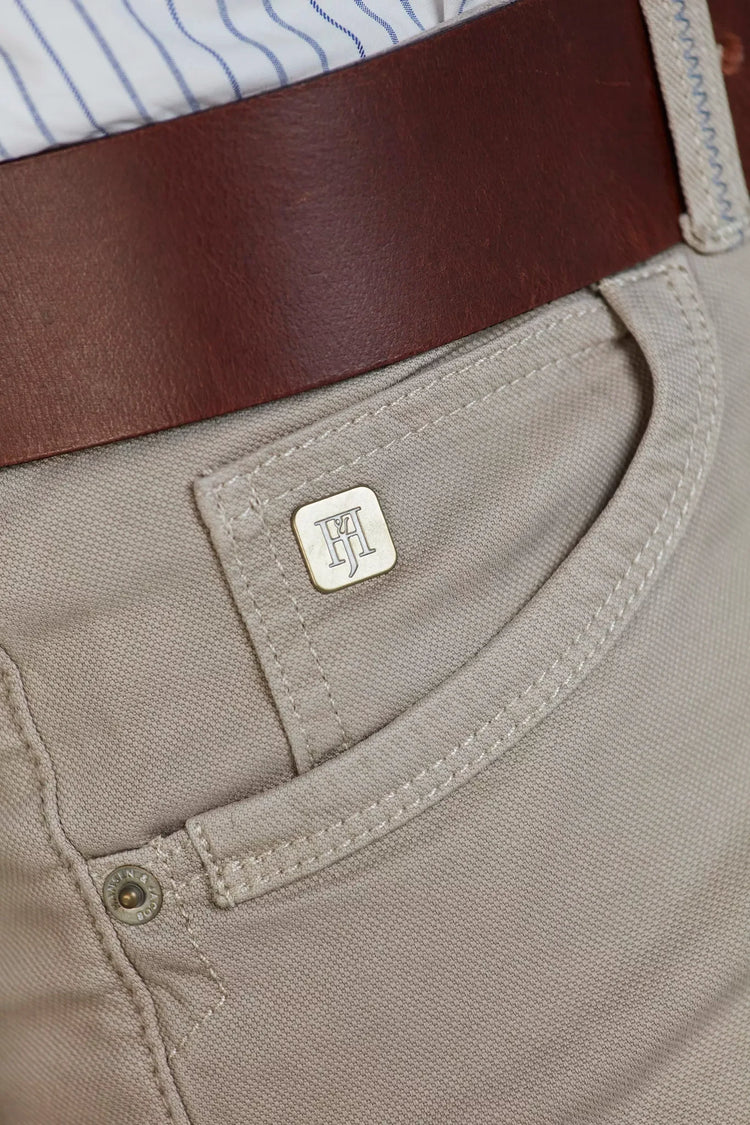 Hansen & Jacob beige chino byxor med brun läderbälte herr