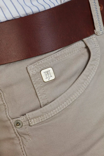 Hansen & Jacob beige chino byxor med brun läderbälte herr