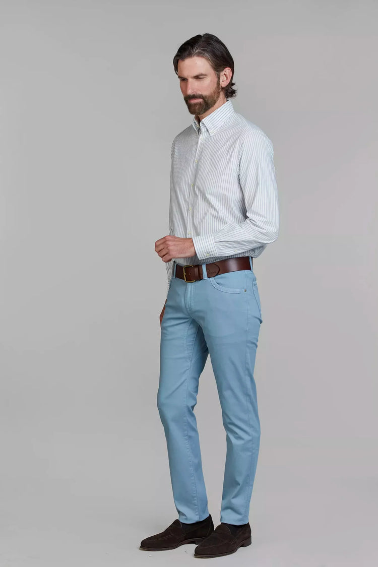 Eton vit skjorta med blå ränder slim fit herr, ljusblå byxor, brun bälte