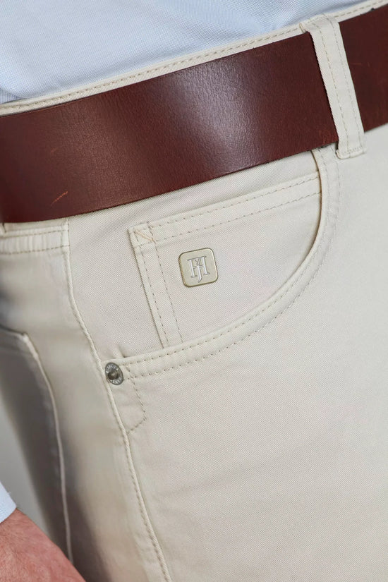 Holmens Herr beige chino byxor med brun läderrem