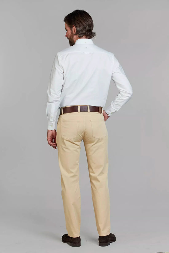 Eton vit skjorta slim fit herr med beige chinos och brun bälte