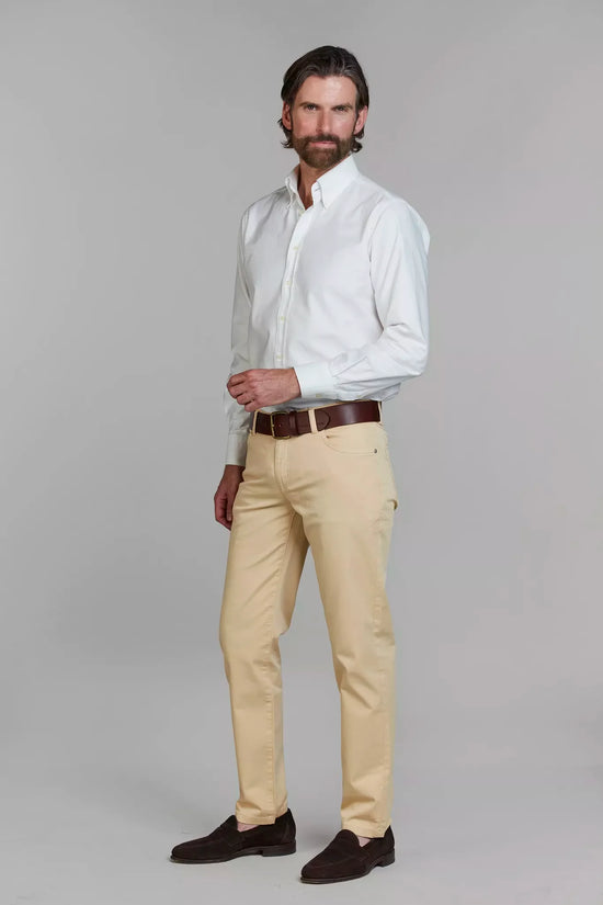Eton vit skjorta slim fit herr med beige byxor och brun bälte