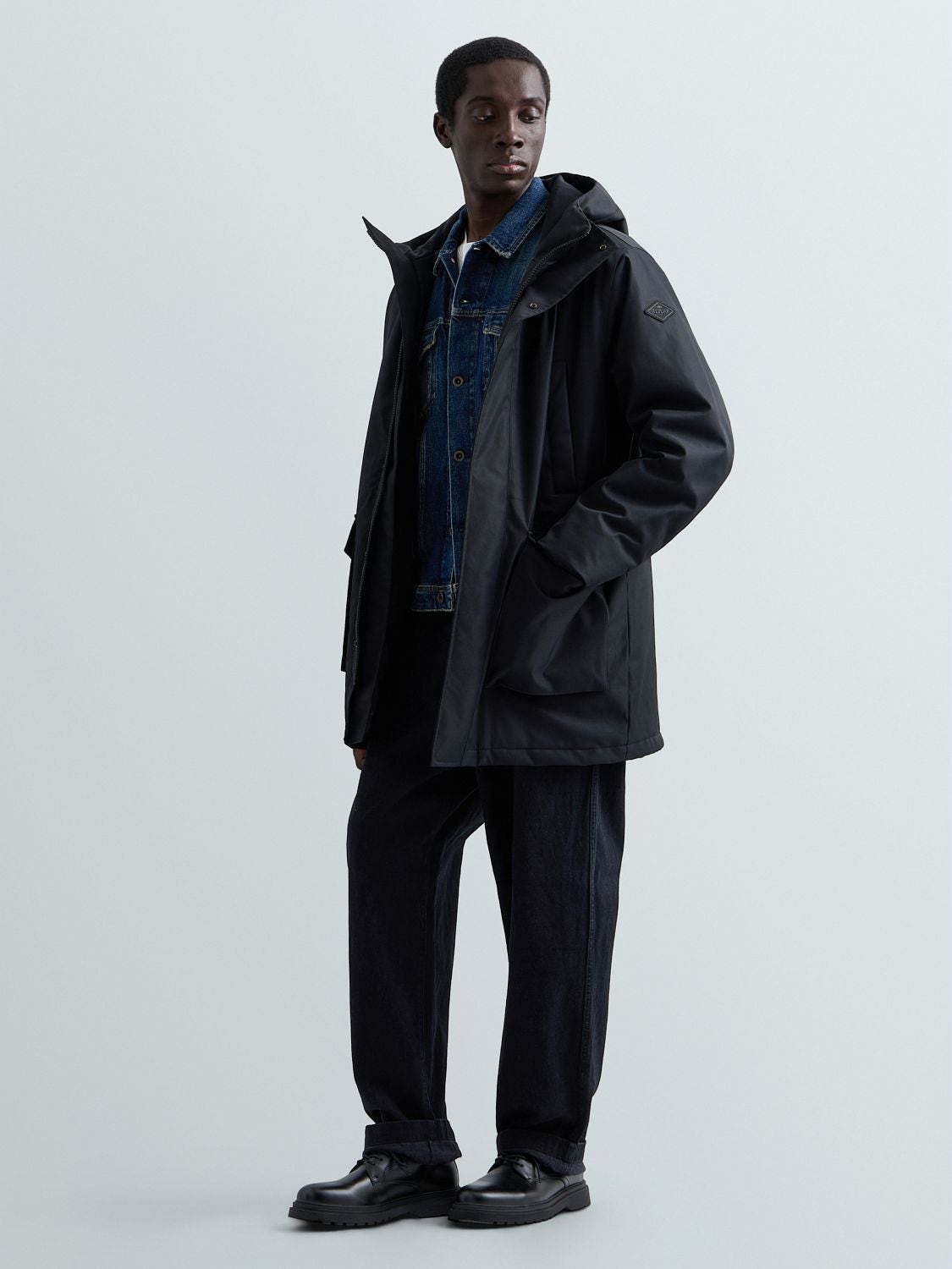 Parka med huva och fickor - Svart – bild 1