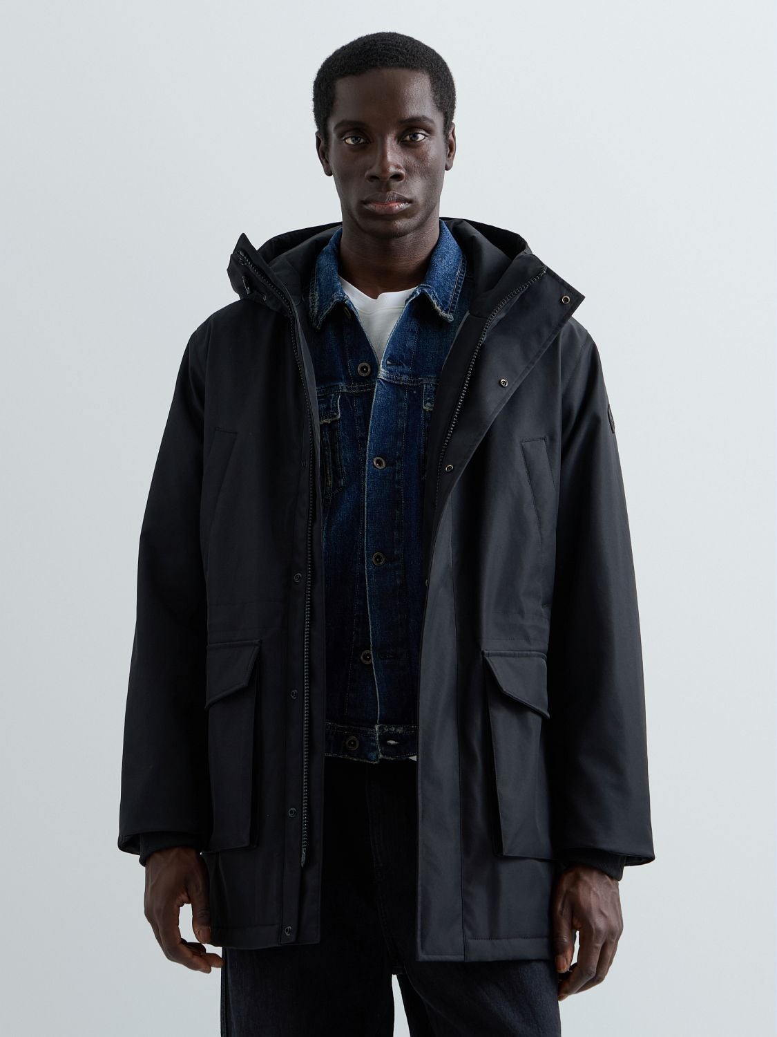 Parka med huva och fickor - Svart – bild 2