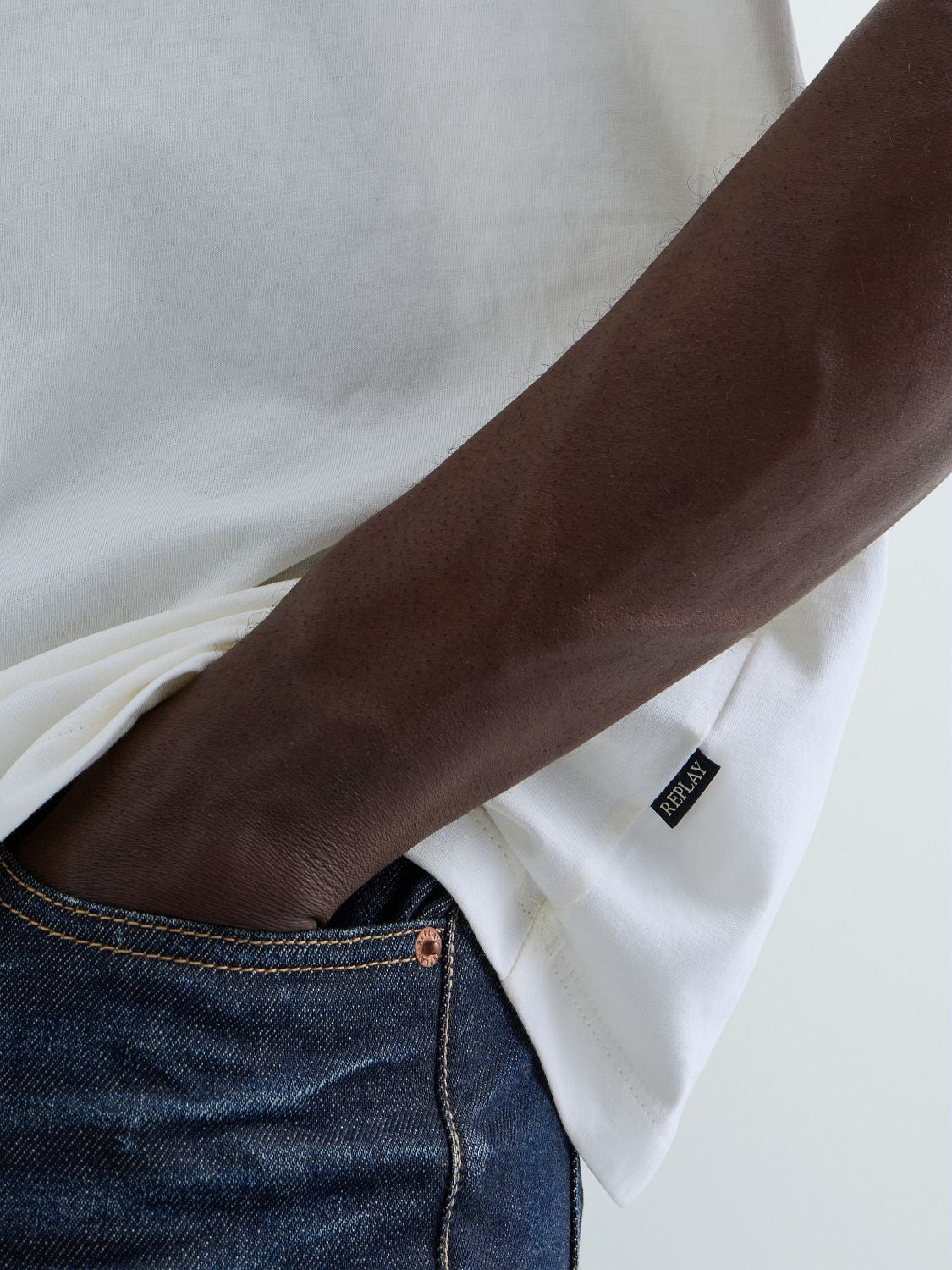 Relaxed fit T-shirt med industritryck - Gardenia – bild 7