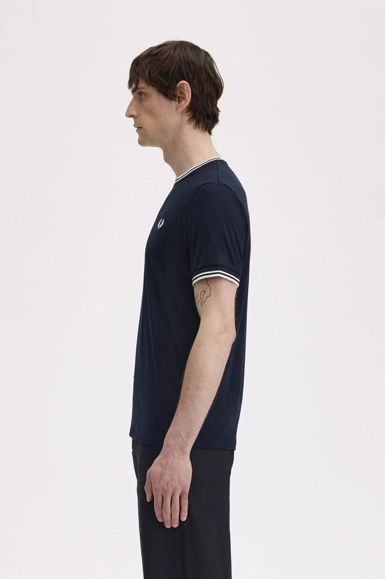 Fred Perry marinblå t-shirt herr med vita ränder och broderad logotyp