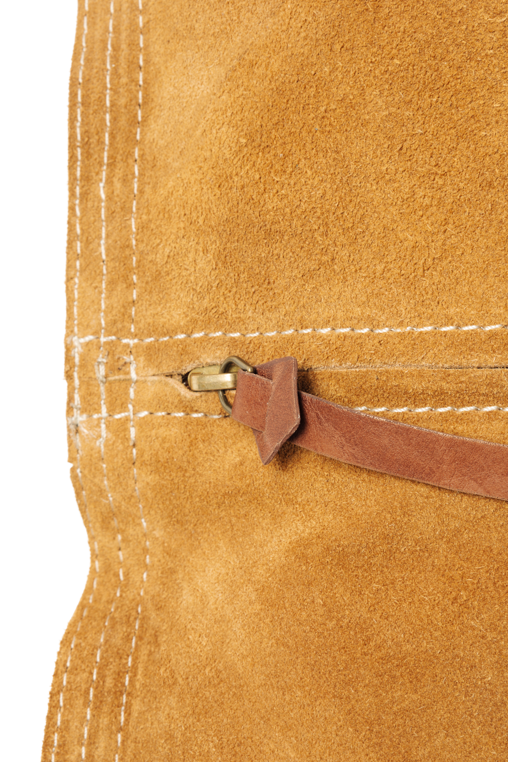 Kuddfodral i kosplitmocka 45 x 45 cm - Saffran – detalj