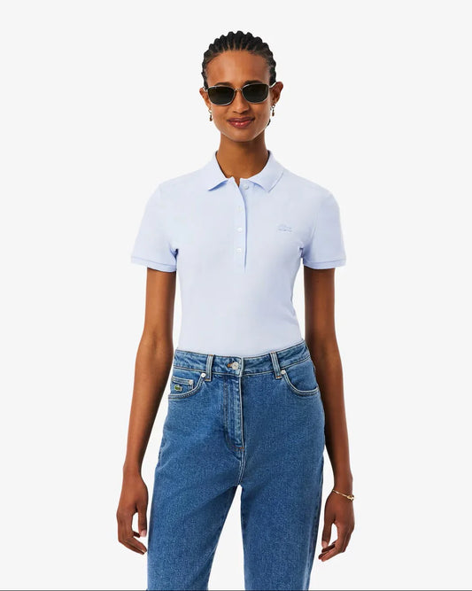 Lacoste ljusblå pikétröja dam, blå jeans