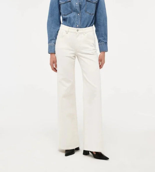 Vita utsvängda jeans herr, denimskjorta, klassiskt snitt