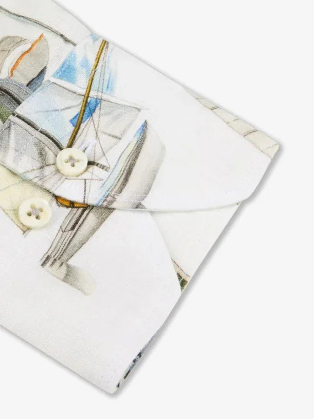 Vit linneskjorta herr med båtmotiv, marinblå detaljer, knappslå