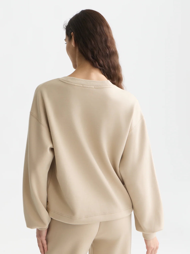 Beige tröja med långärmad design och rund hals
