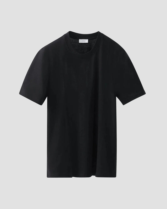Svart bomulls-t-shirt för herr, kortärmad, mot ljus bakgrund.