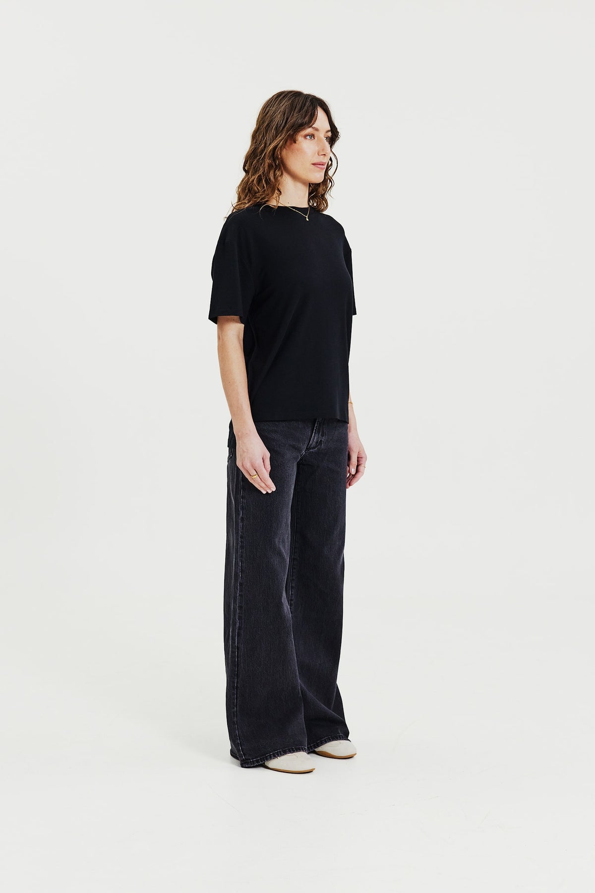 Boxy t-shirt i viskosjersey - Svart – detalj