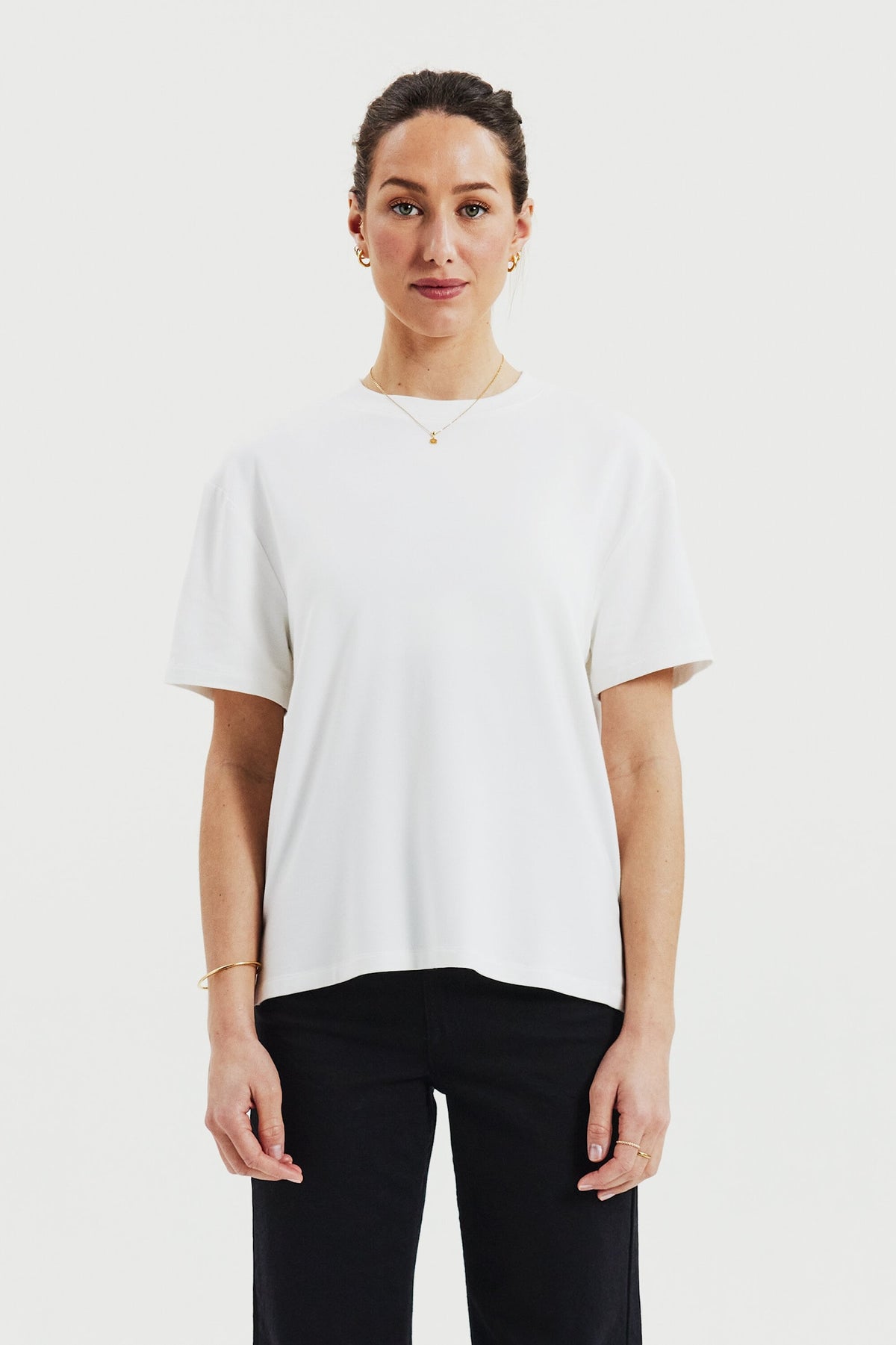 Boxy t-shirt i viskosjersey - Elfenben – framsida