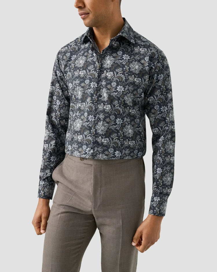 Herrskjorta med blommigt mönster och cut away-krage, lång ärm, stilren look
