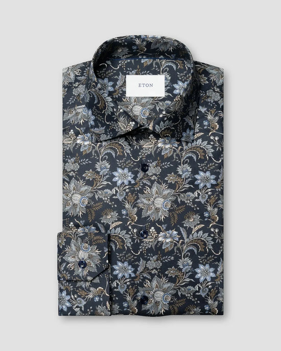 Blommig mönstrad herrskjorta i twill med cut away-krage, långärmad