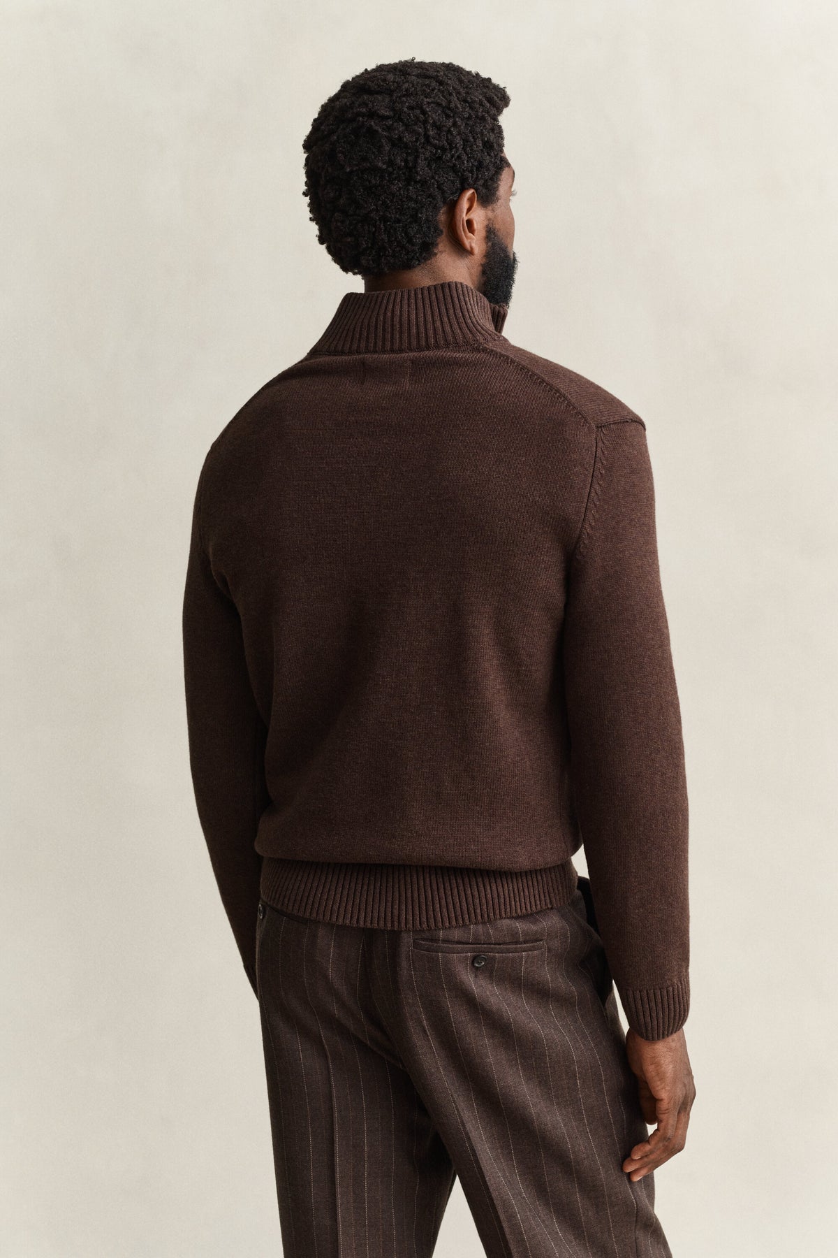 Casual Cotton Halfzip - 284 Black Brown Melange – modell bak