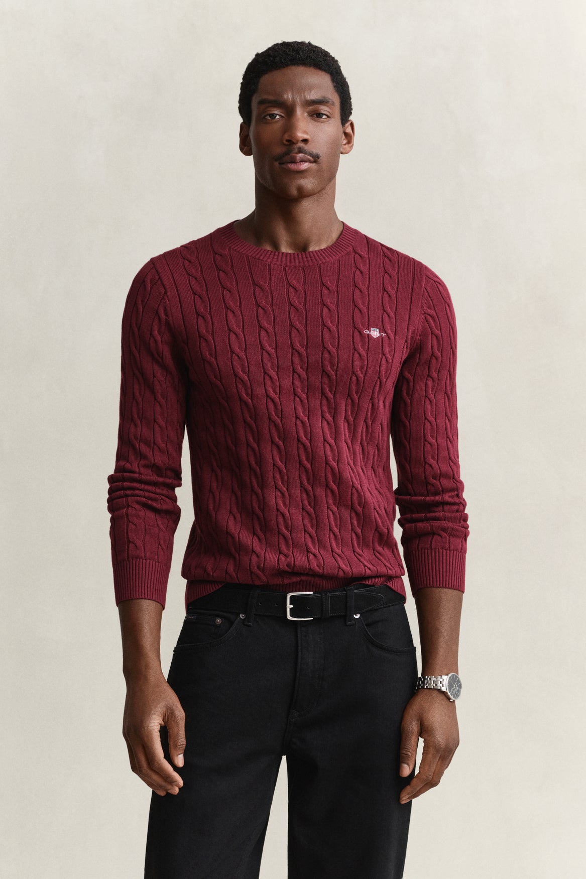 Cotton Cable C-Neck - 676 Deep Grape Wine – modell