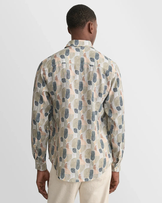 Geometriskt mönstrad linneskjorta herr i beige, blå och orange toner